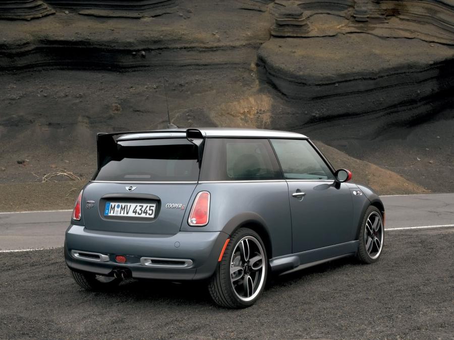  Mini Cooper S with JCW GP Kit 2006 года  (фото 15 из 22)